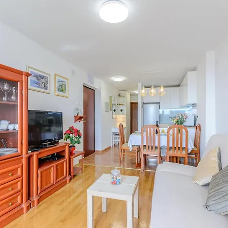 Apartmán Walk St - Comfort One Bedroom With Balcony And View A2