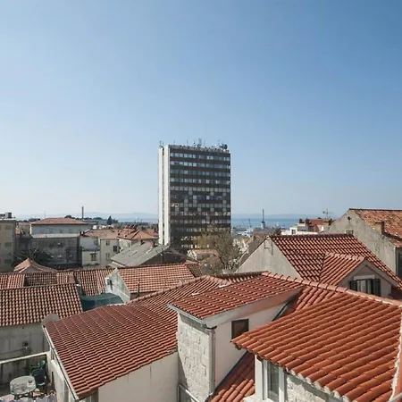 Apartmán Walk St - Comfort One Bedroom With Balcony And View A2