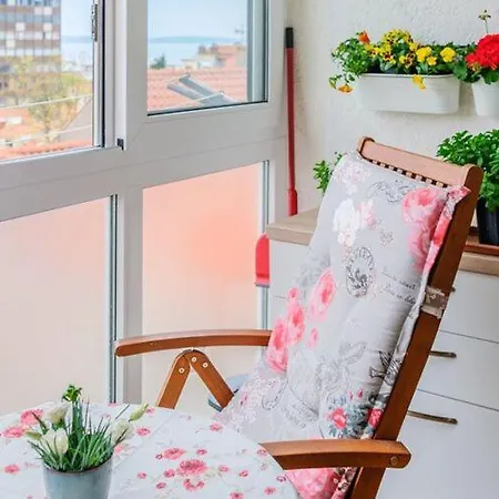 Walk St - Comfort One Bedroom With Balcony And View A2 *