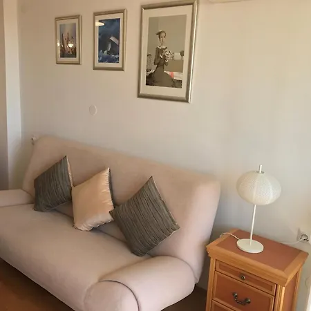 Walk St - Comfort One Bedroom With Balcony And View A2 *