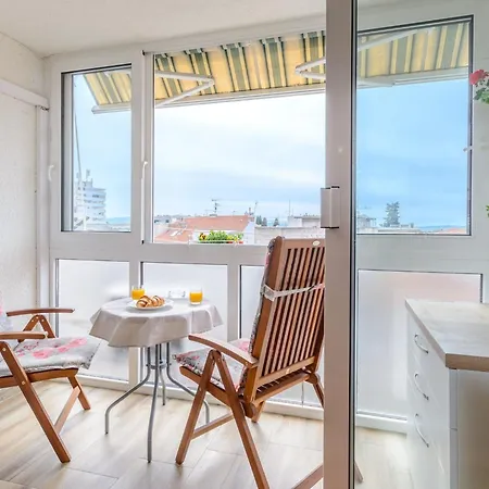 Walk St - Comfort One Bedroom With Balcony And View A2 Daire